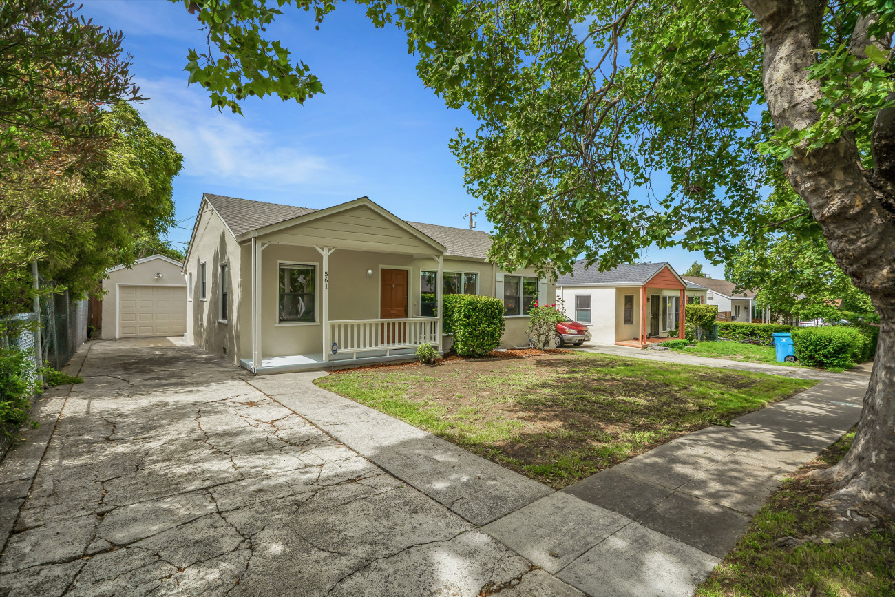 03-561 Cedar st-3.jpg